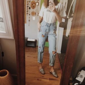Butterfly Embroidered Levi Mom Jeans🦋